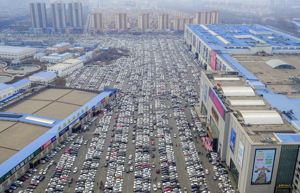 Araçlık Otopark Alışveriş Sırasında Halk Festivali Veya Mezar Süpürme Gün — Stok fotoğraf