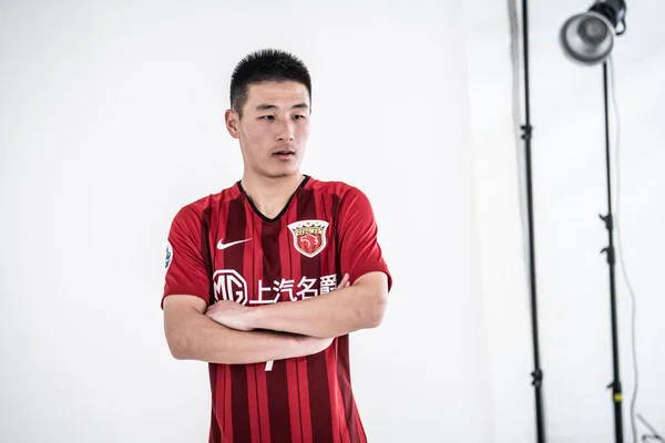 Exclusive Pemain Sepak Bola Cina Lei Dari Shanghai Sipg Berpose — Stok Foto