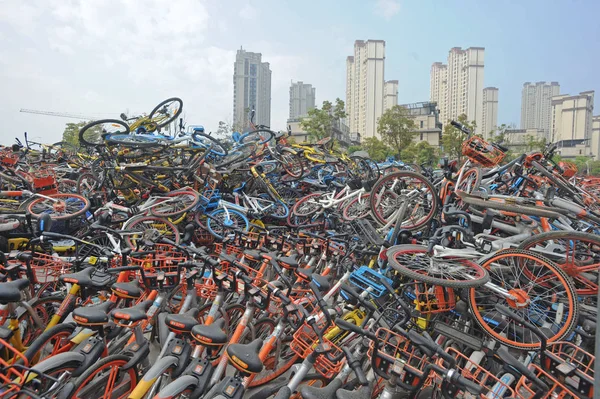 Bicicletas Servicios Chinos Para Compartir Bicicletas Amontonan Alrededor Dentro Pabellón —  Fotos de Stock