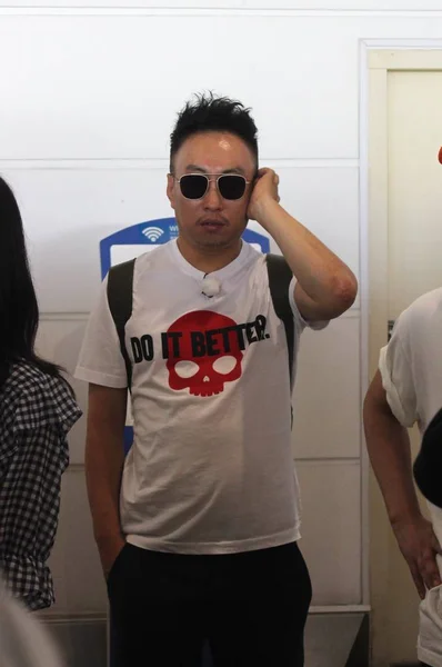 韓国のMcとコメディアンのパク ミョンスが 2018年6月29日 中国南東部の福建省アモイ市のアモイ ガオキ国際空港に到着 — ストック写真