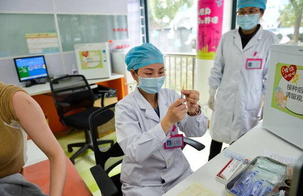 stock image A woman receives a quadrivalent HPV vaccination at a community health center in Shanghai, China, 8 March 2018