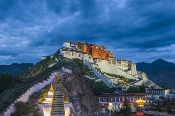 Dosya Lhasa Daki Potala Sarayı Manzarası Çin Güneybatısındaki Tibet Özerk — Stok fotoğraf