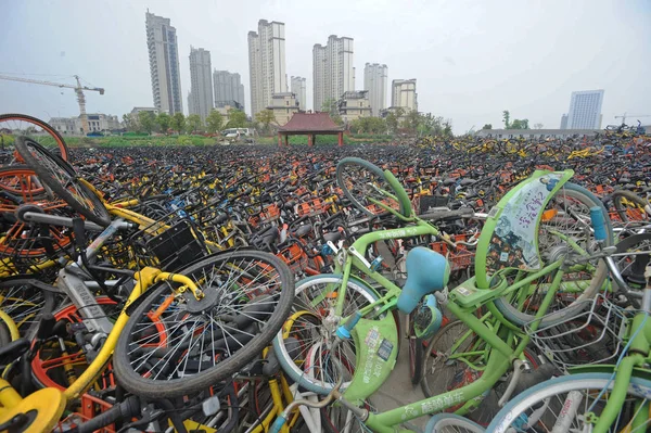 Bicicletas Servicios Chinos Para Compartir Bicicletas Amontonan Alrededor Dentro Pabellón —  Fotos de Stock