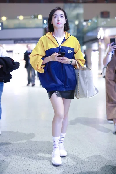 Chinese Zangeres Actrice Victoria Song Song Qian Arriveert Bij Shanghai — Stockfoto