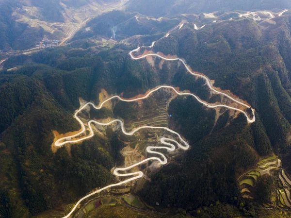 Veduta Aerea Autostrada Tortuosa Intorno Una Montagna Nella Contea Congjiang — Foto Stock