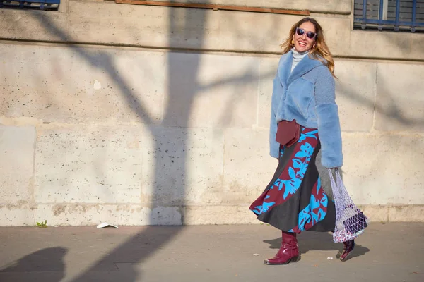 Trendy Pedestrian Walks Street Paris Fashion Week Fall Winter 2018 — стоковое фото