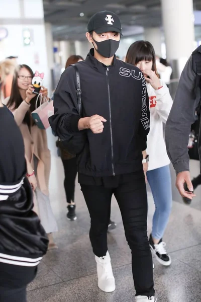 中国歌手 演员黄子涛 于2018年4月17日抵达北京首都国际机场 — 图库照片