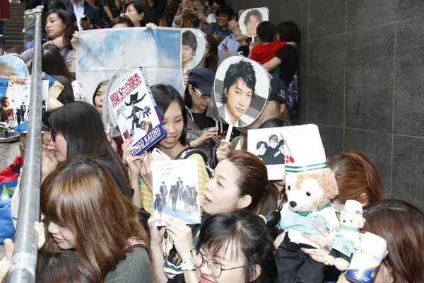 Chinesische Fans Halten Plakate Hoch Den Japanischen Schauspieler Sänger Fernsehmoderator — Stockfoto