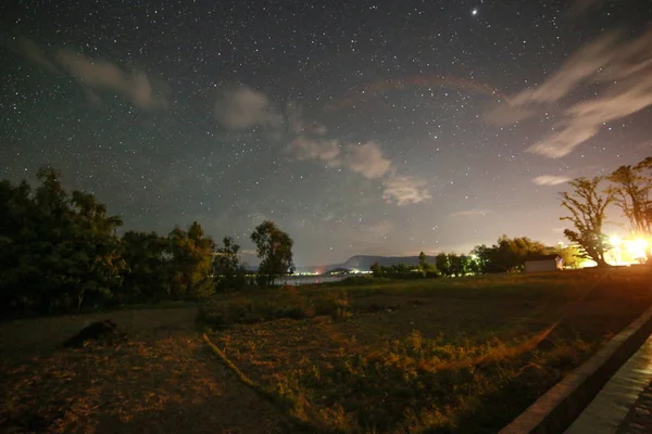 Τοπίο Του Έναστρου Ουρανού Πάνω Από Λίμνη Erhai Στο Αυτόνομο — Φωτογραφία Αρχείου