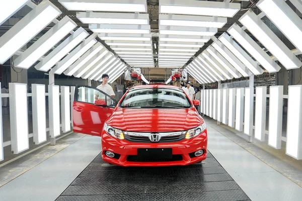 Carro Está Sendo Fabricado Linha Montagem Uma Fábrica Automóveis Dongfeng — Fotografia de Stock