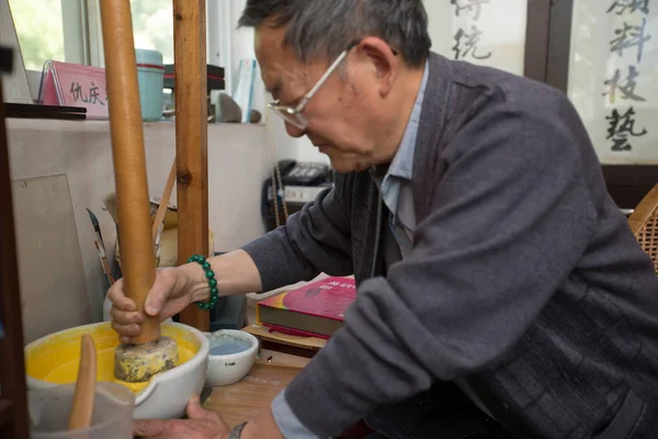 Year Old Artigiano Cinese Qiu Qingnian Pigmenti Colore Pittura Tradizionale — Foto Stock