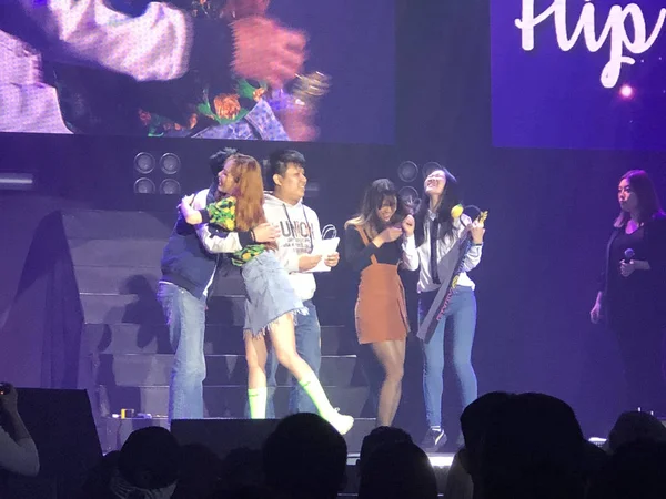 2018年3月11日 韩国歌手 舞蹈家金贤亚在中国香港举行的球迷会议活动中与歌迷互动 他的风格被称为 Hyuna 风格为 Hyuna 与歌迷互动 — 图库照片