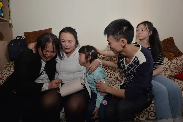 Die Familien Des Chinesischen Mitfahrers Wang Mingqing Und Seiner Vermissten — Stockfoto