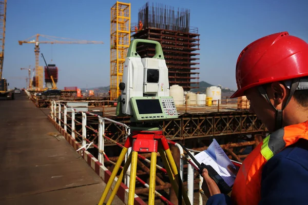 Trabajadores Chinos Trabajan Sitio Construcción Del Puente Yushan Una Línea — Foto de Stock