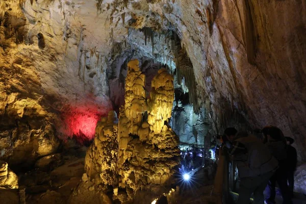 Die Höhle Von Zhijin Wird Von Bunten Lichtern Kreis Zhijin — Stockfoto