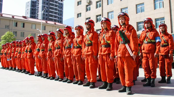 Китайские Пожарные Выстроились Очередь Перед Принять Участие Тренировке Городе Лоннань — стоковое фото