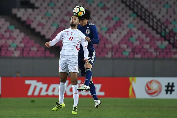 Takahiro Yanagi Japón Derecha Encabeza Pelota Contra Mahmoud Darwish Palestina — Foto de Stock