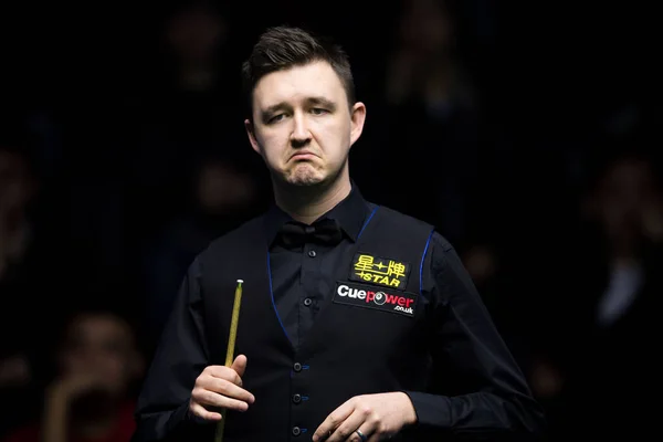 Kyren Wilson Van Engeland Acht Een Schot Naar Ding Junhui — Stockfoto