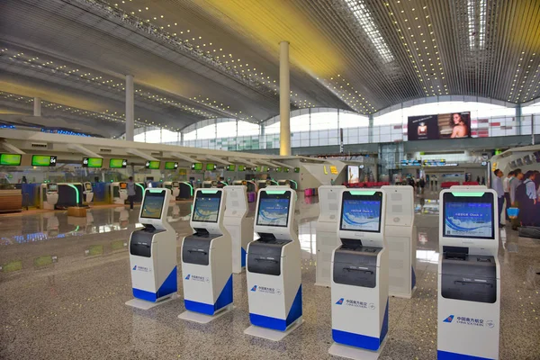 Vista Interior Terminal Aeroporto Internacional Guangzhou Baiyun Para Abrir Cidade — Fotografia de Stock