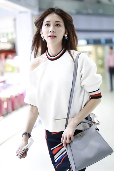 Тайванська Модель Актриса Lin Лінг Зображений Міжнародного Аеропорту Шанхай Хунцяо — стокове фото