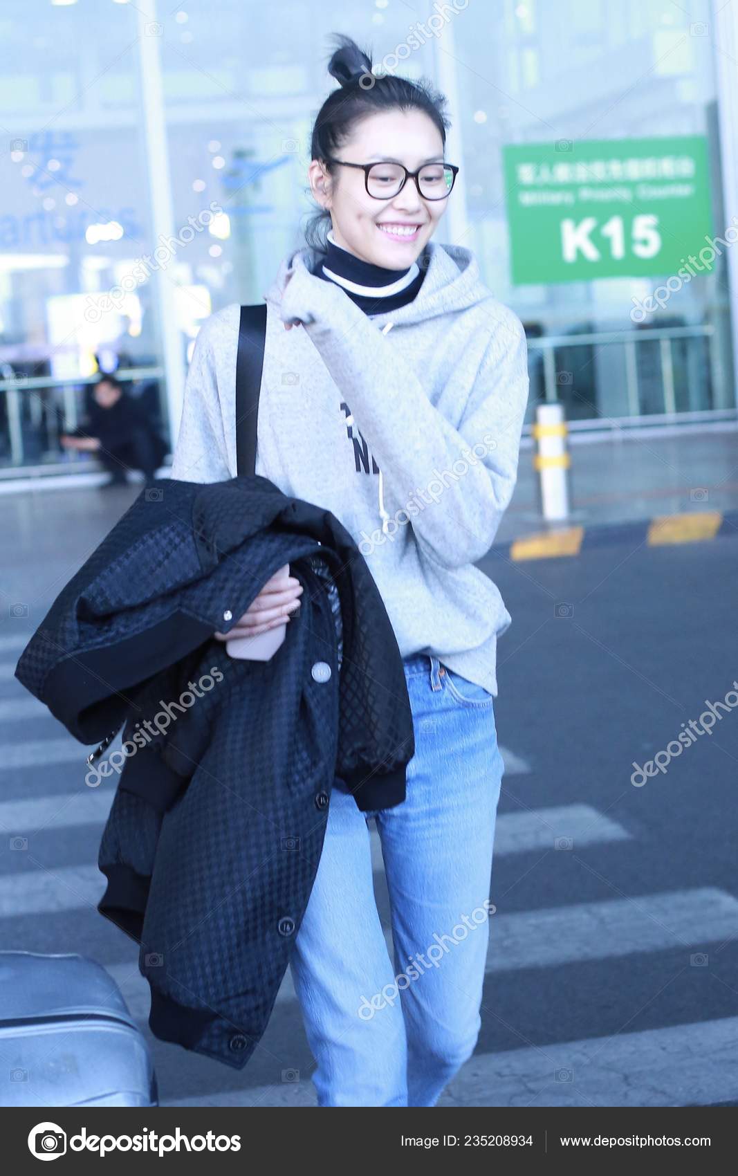 Chinese Model Liu Wen Arrives Beijing Capital International Airport ...