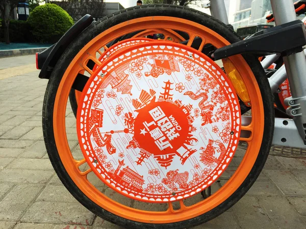 Papierschnittmuster Auf Einem Fahrrad Des Chinesischen Fahrradverleihdienstes Mobike Auf Einer — Stockfoto