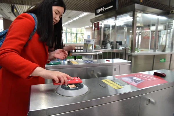 Passenger Puts Her Smartphone Turnstile Have Code Mobile App Scanned — Stock Photo, Image