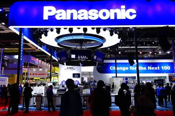 Nsanlar Şanghay Bir Sergi Sırasında Panasonic Standı Ziyaret Çin Kasım — Stok fotoğraf