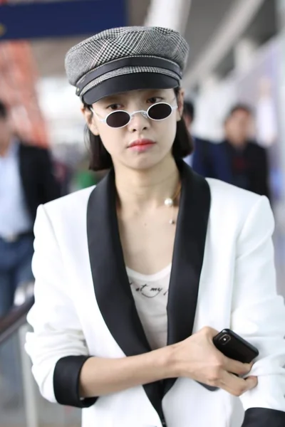 Chanteuse Actrice Chinoise Victoria Song Song Qian Est Photographiée Aéroport — Photo