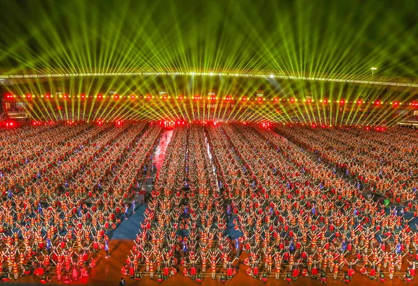 Local Residents Dressed Folk Costumes Perform World Biggest Bamboo Pole — Stock Photo, Image