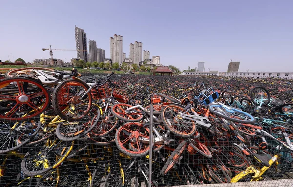 Bicicletas Servicios Chinos Para Compartir Bicicletas Amontonan Alrededor Dentro Pabellón — Foto de Stock