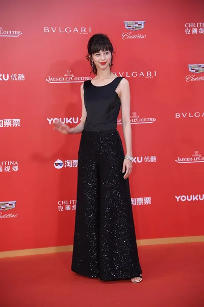 上海国際映画祭 2018 上海での閉会式のレッド カーペットに到着する日本のモデルや女優あや中条 2018 — ストック写真