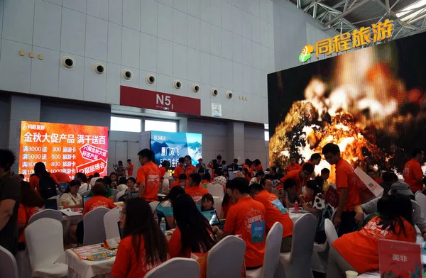 Gente Visita Stand Tongcheng Turismo Durante Una Exposición Tianjin China — Foto de Stock