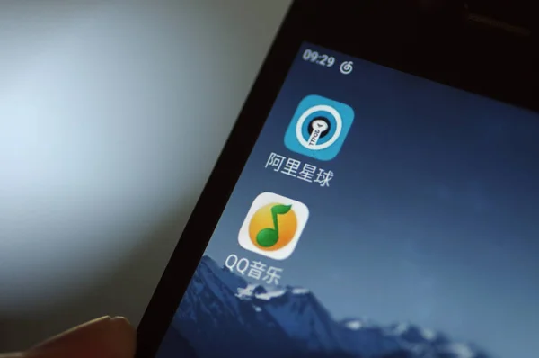 Chinese Mobile Phone User Shows Icons Music Platform Alibaba Planet — Stock Photo, Image