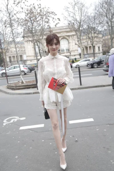 Actriz China Llega Espectáculo Shiatzy Chen Durante Semana Moda París —  Fotos de Stock