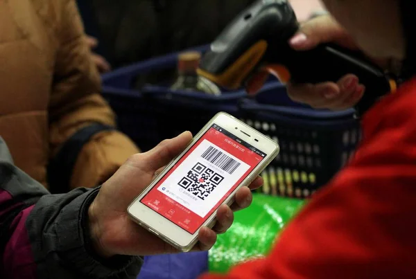 Customer Has Code Mobile App Alibaba Online Offline O2O Service — Stock Photo, Image