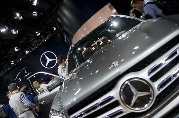 Mercedes Benz Autó Van Kijelző Alatt Kína Guangzhou Nemzetközi Autó — Stock Fotó