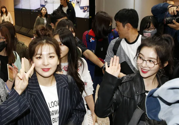Miembros Del Grupo Chicas Surcoreanas Red Velvet Llegan Aeropuerto Internacional — Foto de Stock