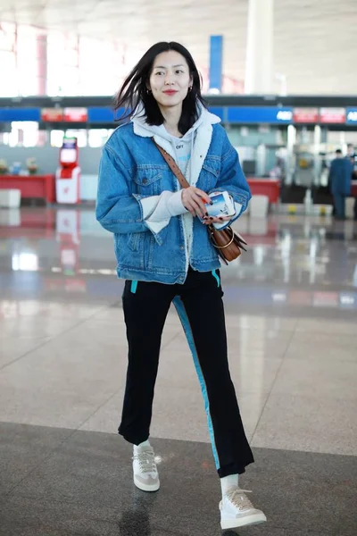 Modella Cinese Liu Wen Fotografata All Aeroporto Internazionale Beijing Capital — Foto Stock