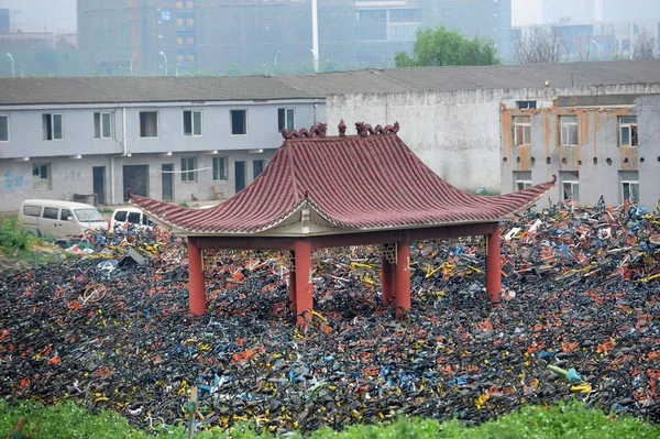Les Vélos Des Services Chinois Partage Vélos Sont Empilés Autour — Photo