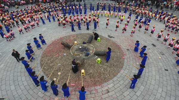 Pueblo Chino Minoría Étnica Miao Reúne Círculo Para Bailar Cantar — Foto de Stock