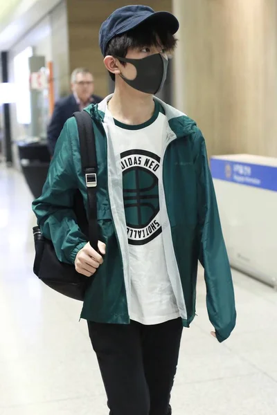 Jackson Yee Yangqianxi Chinese Boy Group Tfboys Pictured Arrives Beijing — Stock Photo, Image