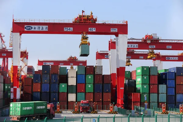 A truck transports a container at the fourth phase of the Yangshan Deep-Water Port, the world's largest automated cargo terminal, in Shanghai, China, 10 April 2018 — Stock Image Truck Transports Container Fourth Phase Yangshan Deep Water Port World Stock Image