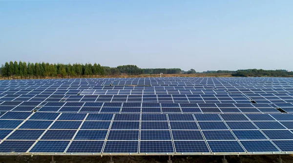 Los Paneles File Solar Están Instalados Una Planta Energía Fotovoltaica —  Fotos de Stock