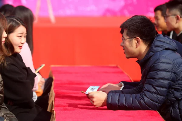 Ongehuwde Chinezen Praten Tijdens Een Matchmaking Evenement Huai City Oost — Stockfoto