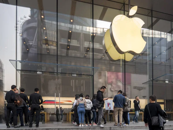 Китайські Замовники Чекають Щоб Купити Новий Iphone Смартфон Перед Apple — стокове фото