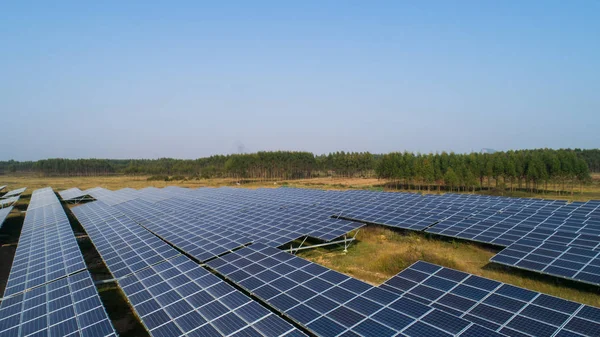 File Solar Panelek Vannak Telepítve Fotovoltaikus Erőmű Panda Green Group — Stock Fotó