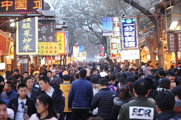 Turistas Lotam Bairro Xian Muçulmano Durante Feriado Ano Novo Cidade — Fotografia de Stock