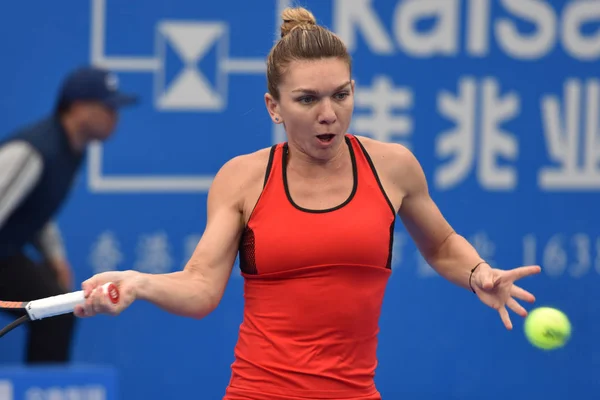 Simona Halep Rumäniens Returnerar Ett Skott Till Aryna Sabalenka Vitryssland — Stockfoto