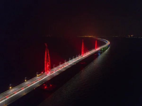 2017 日中国南部の広東省珠海市で橋の主要な作業が完了した後で 世界最長のクロス海橋 マカオ橋をライトアップします — ストック写真